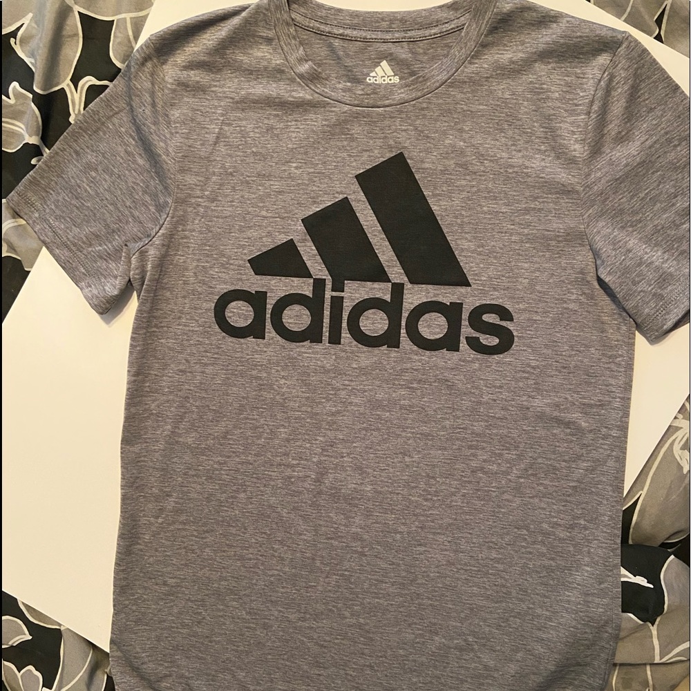 🏀YOUTH ADIDAS T-SHIRT🏀
